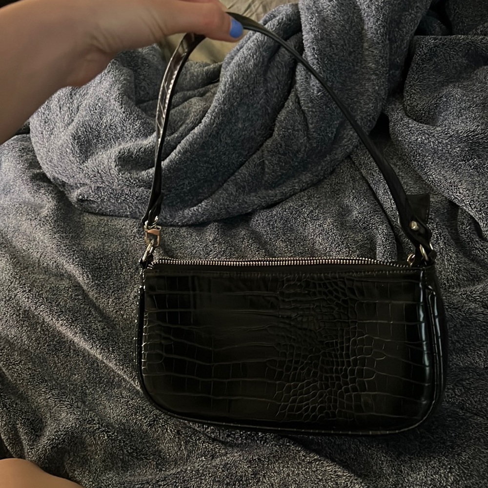 Black shoulder bag